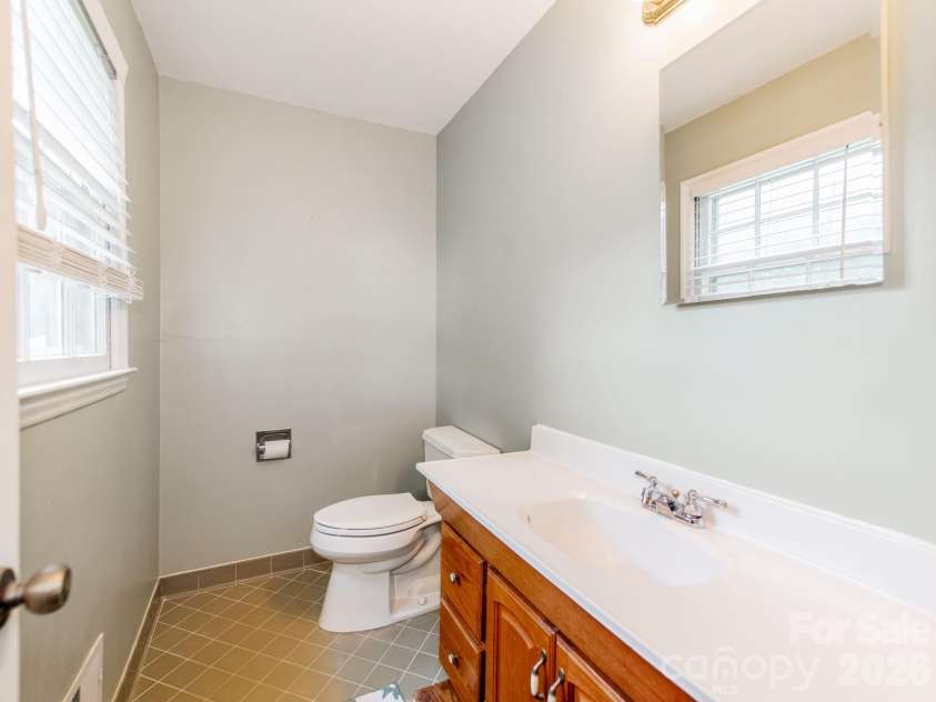 7200 Fox Hunt Road, Charlotte, NC 28212.  MLS# CAR4388353, YatesRealty ID 29474. 