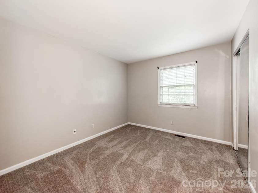 7200 Fox Hunt Road, Charlotte, NC 28212.  MLS# CAR4388353, YatesRealty ID 29474. 