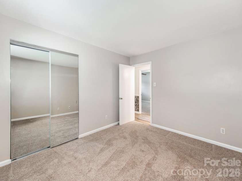 7200 Fox Hunt Road, Charlotte, NC 28212.  MLS# CAR4388353, YatesRealty ID 29474. 