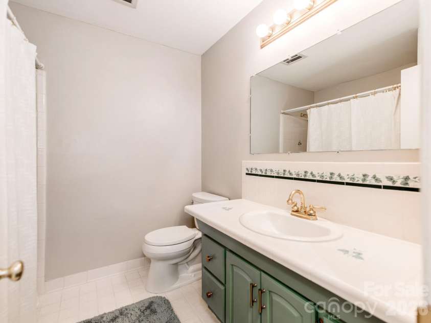 7200 Fox Hunt Road, Charlotte, NC 28212.  MLS# CAR4388353, YatesRealty ID 29474. 