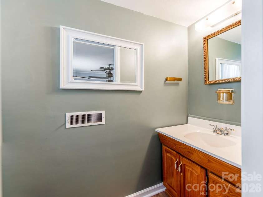 7200 Fox Hunt Road, Charlotte, NC 28212.  MLS# CAR4388353, YatesRealty ID 29474. 