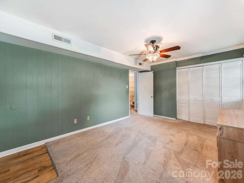 7200 Fox Hunt Road, Charlotte, NC 28212.  MLS# CAR4388353, YatesRealty ID 29474. 