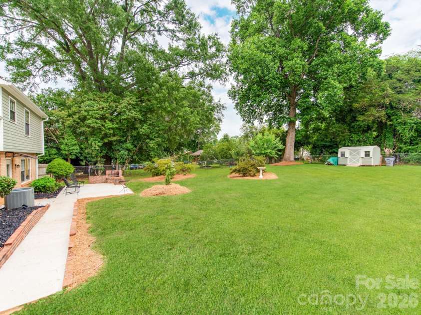 7200 Fox Hunt Road, Charlotte, NC 28212.  MLS# CAR4388353, YatesRealty ID 29474. 