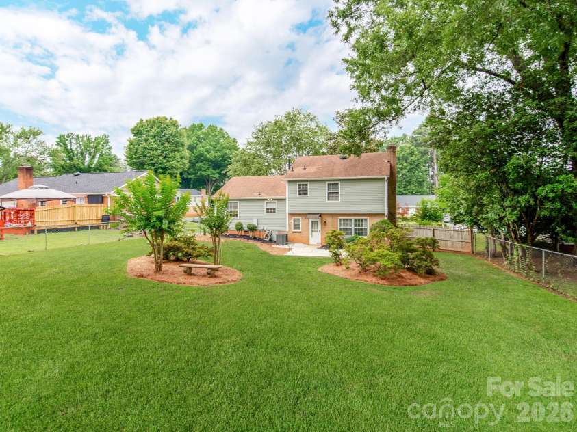 7200 Fox Hunt Road, Charlotte, NC 28212.  MLS# CAR4388353, YatesRealty ID 29474. 
