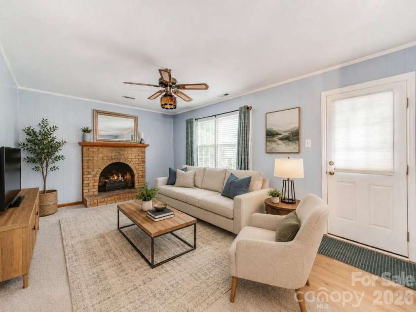 7200 Fox Hunt Road, Charlotte, NC 28212.  MLS# CAR4388353, YatesRealty ID 29474. Virtually Staged