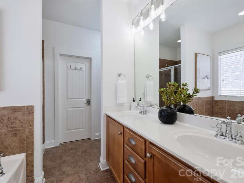 1916 Lela Avenue, Charlotte, NC 28208.  MLS# CAR4375343, YatesRealty ID 29478. Primary bathroom