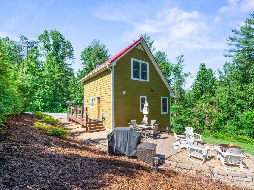 154 Dogwood Drive, Weaverville, NC 28787.  MLS# CAR4384847, YatesRealty ID 29480. 
