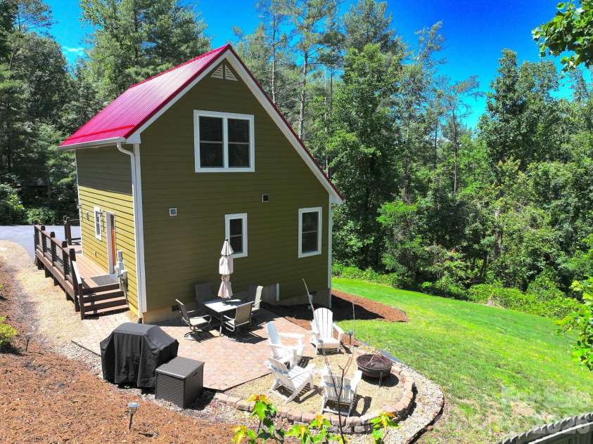 154 Dogwood Drive, Weaverville, NC 28787.  MLS# CAR4384847, YatesRealty ID 29480. Great Back Yard