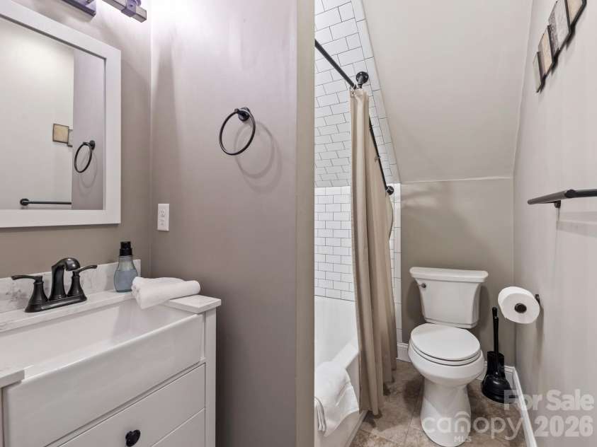 154 Dogwood Drive, Weaverville, NC 28787.  MLS# CAR4384847, YatesRealty ID 29480. Upper Level Full Bath
