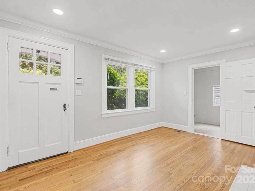 3416 Commonwealth Avenue, Charlotte, NC 28205.  MLS# CAR4286879, YatesRealty ID 29480. 