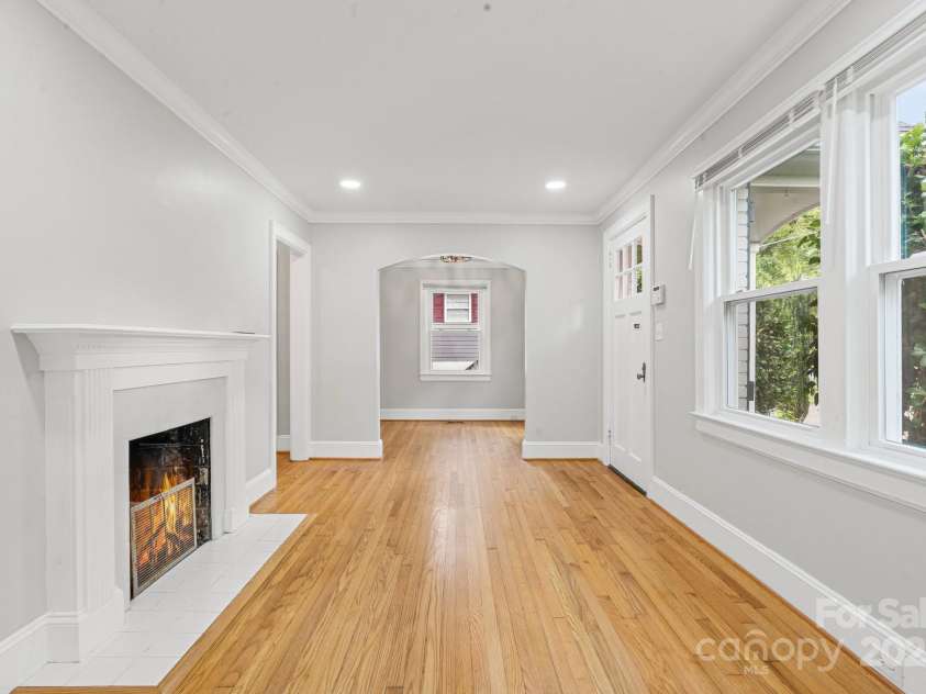 3416 Commonwealth Avenue, Charlotte, NC 28205.  MLS# CAR4286879, YatesRealty ID 29480. 