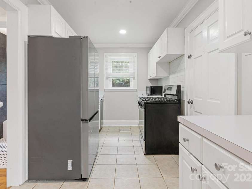 3416 Commonwealth Avenue, Charlotte, NC 28205.  MLS# CAR4286879, YatesRealty ID 29480. 