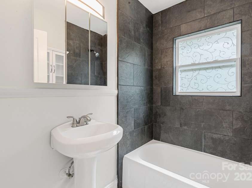 3416 Commonwealth Avenue, Charlotte, NC 28205.  MLS# CAR4286879, YatesRealty ID 29480. 