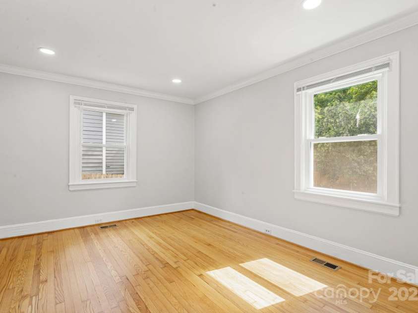 3416 Commonwealth Avenue, Charlotte, NC 28205.  MLS# CAR4286879, YatesRealty ID 29480. 