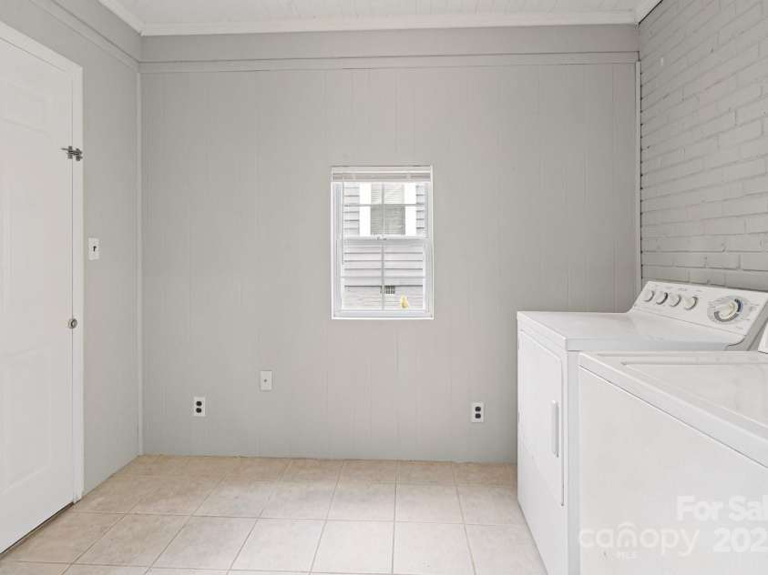 3416 Commonwealth Avenue, Charlotte, NC 28205.  MLS# CAR4286879, YatesRealty ID 29480. 
