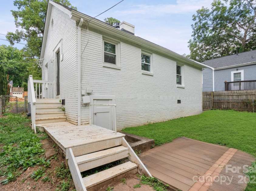 3416 Commonwealth Avenue, Charlotte, NC 28205.  MLS# CAR4286879, YatesRealty ID 29480. 