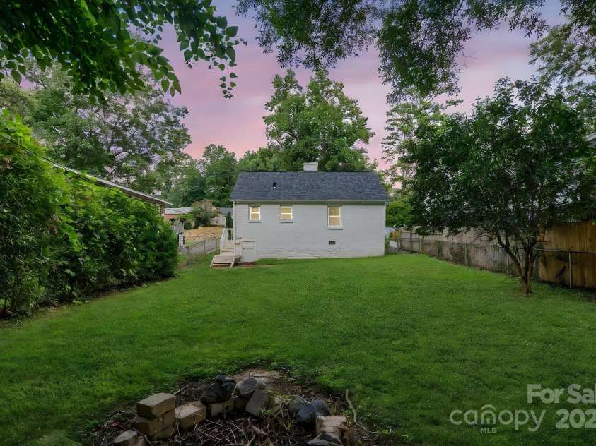 3416 Commonwealth Avenue, Charlotte, NC 28205.  MLS# CAR4286879, YatesRealty ID 29480. 