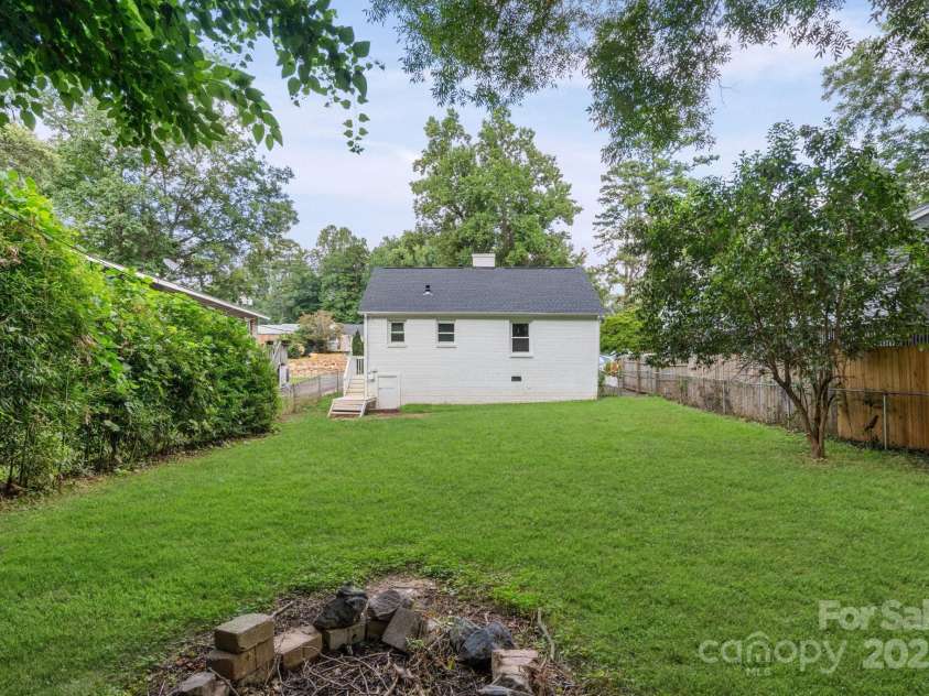 3416 Commonwealth Avenue, Charlotte, NC 28205.  MLS# CAR4286879, YatesRealty ID 29480. 