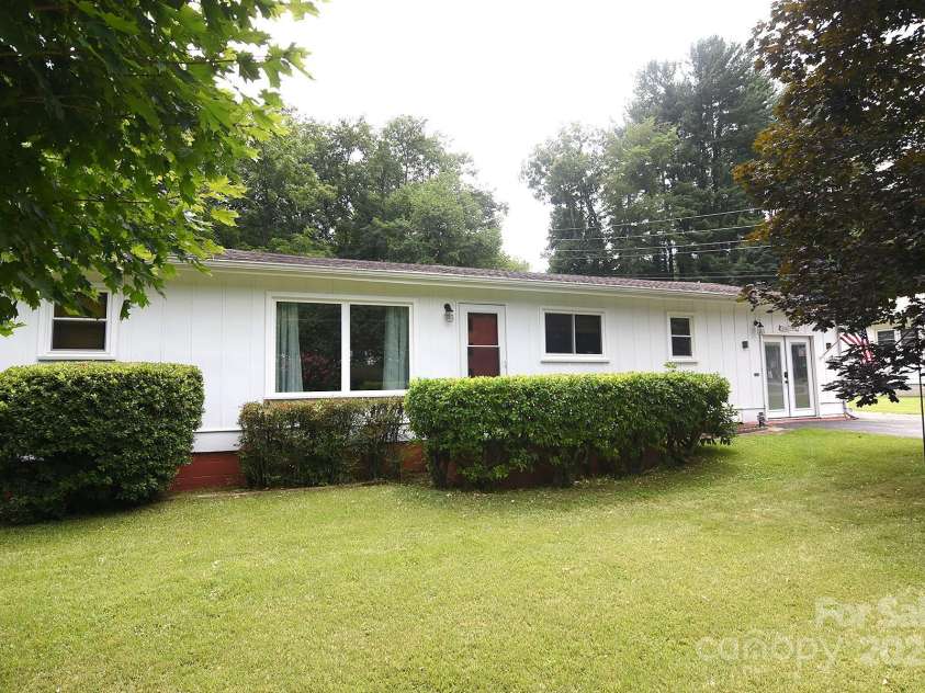 86 Skyview Drive, Waynesville, NC 28786.  MLS# CAR4286814, YatesRealty ID 29482. 