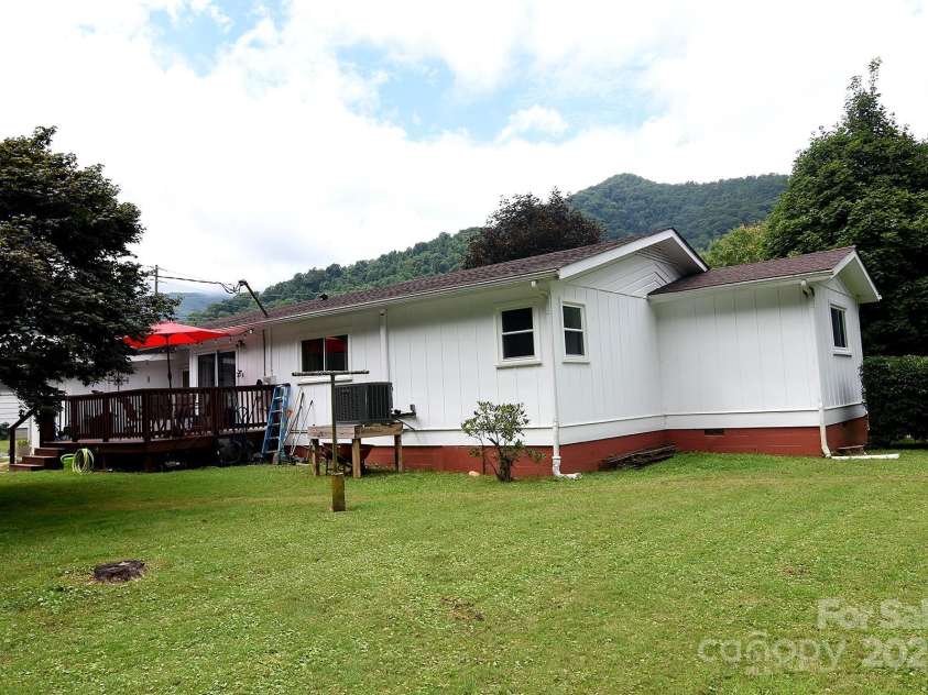 86 Skyview Drive, Waynesville, NC 28786.  MLS# CAR4286814, YatesRealty ID 29482. 