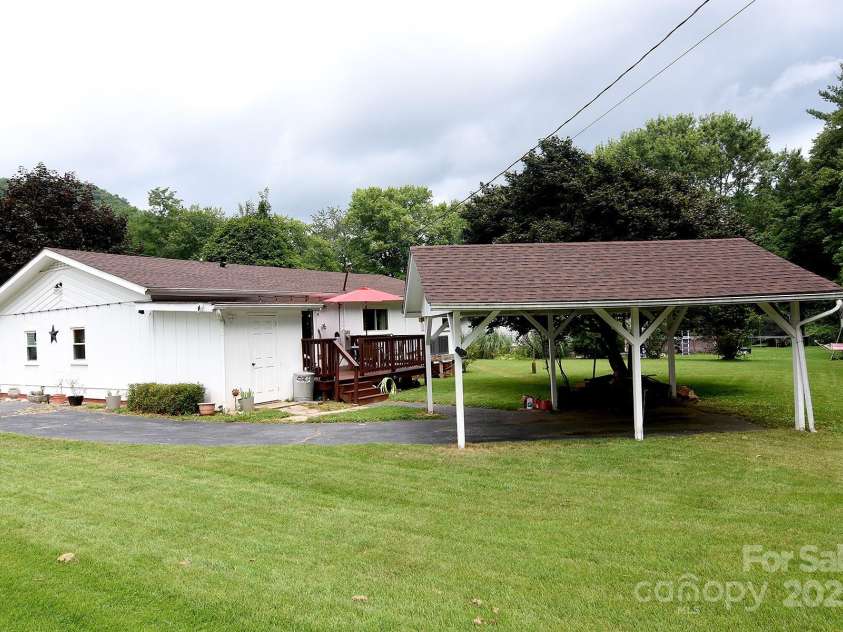 86 Skyview Drive, Waynesville, NC 28786.  MLS# CAR4286814, YatesRealty ID 29482. 