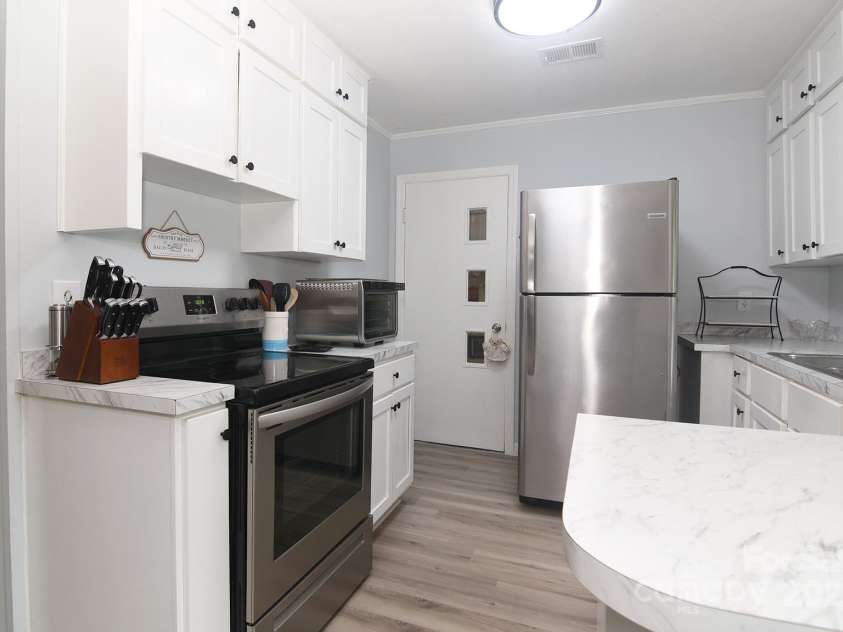 86 Skyview Drive, Waynesville, NC 28786.  MLS# CAR4286814, YatesRealty ID 29482. 