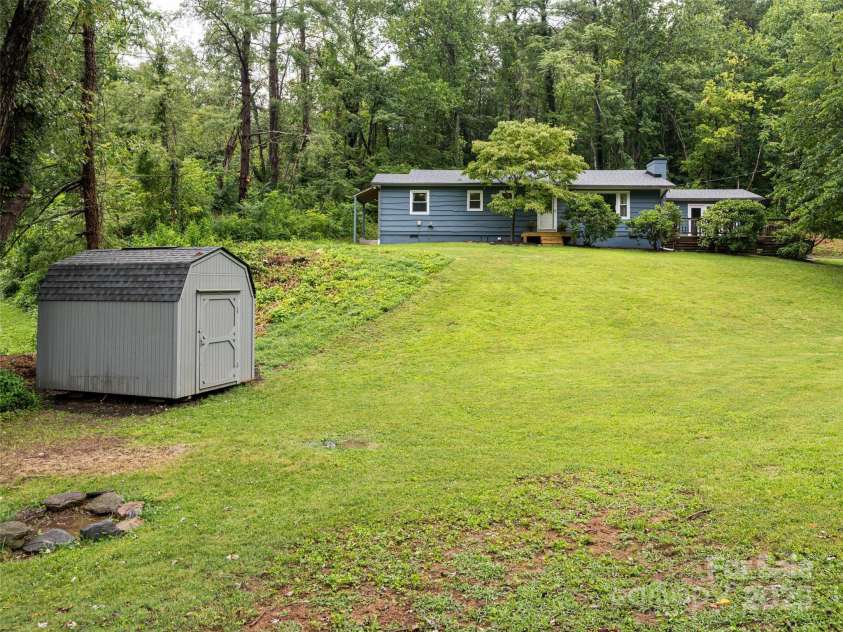 3 Valley Lane, Asheville, NC 28804.  MLS# CAR4287924, YatesRealty ID 29484. 