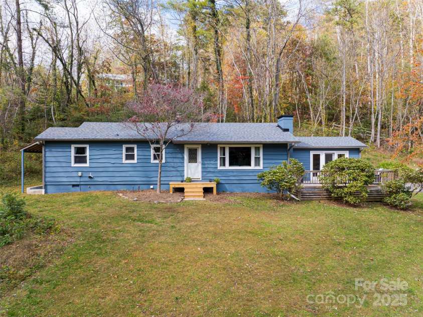 3 Valley Lane, Asheville, NC 28804.  MLS# CAR4287924, YatesRealty ID 29484. Easy Living in Asheville's most desirable valley!