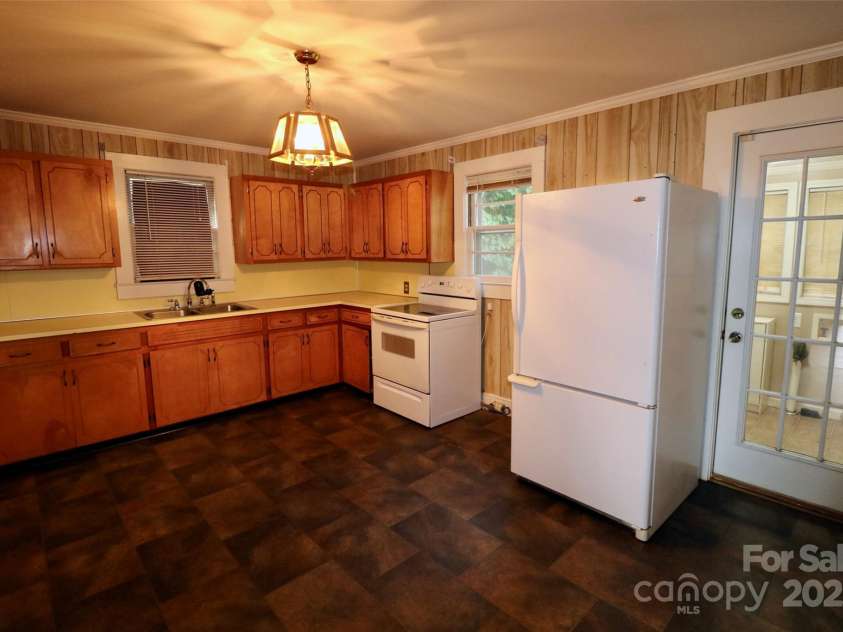 1617 Cole Street, Gastonia, NC 28054.  MLS# CAR4287921, YatesRealty ID 29486. 