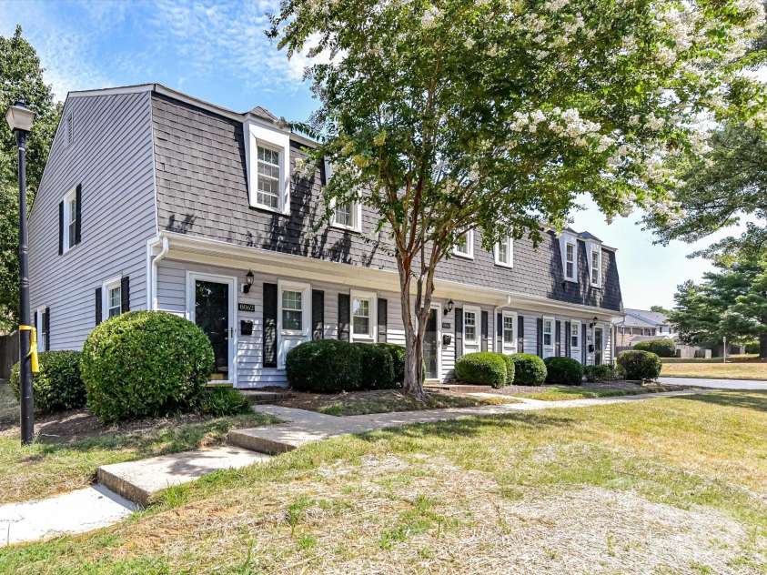 8060 Knights Bridge Road, Charlotte, NC 28210.  MLS# CAR4284800, YatesRealty ID 29488. 