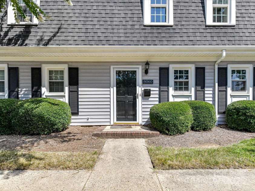 8060 Knights Bridge Road, Charlotte, NC 28210.  MLS# CAR4284800, YatesRealty ID 29488. 
