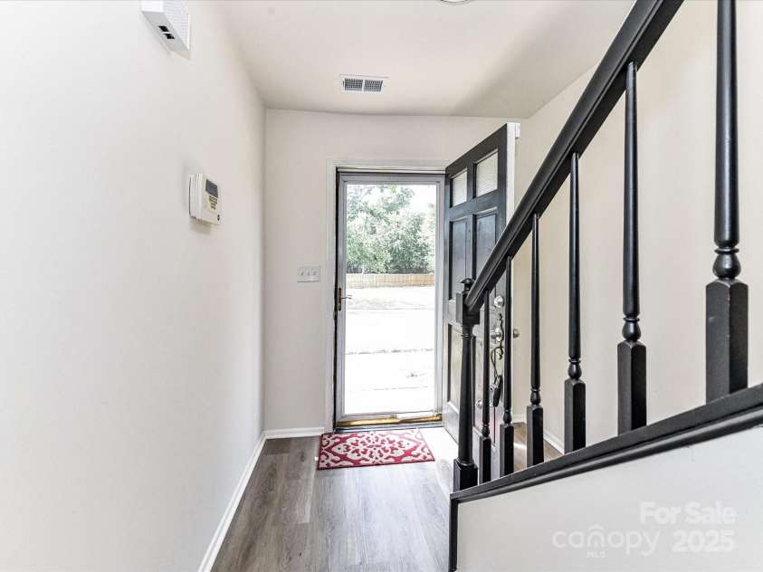 8060 Knights Bridge Road, Charlotte, NC 28210.  MLS# CAR4284800, YatesRealty ID 29488. 