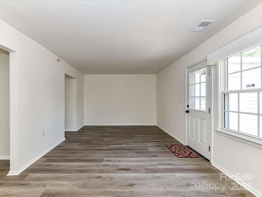 8060 Knights Bridge Road, Charlotte, NC 28210.  MLS# CAR4284800, YatesRealty ID 29488. 