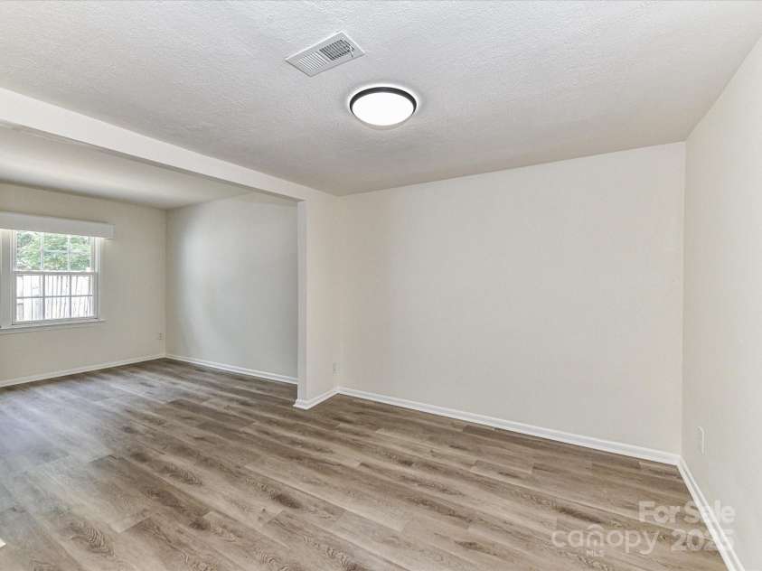 8060 Knights Bridge Road, Charlotte, NC 28210.  MLS# CAR4284800, YatesRealty ID 29488. 