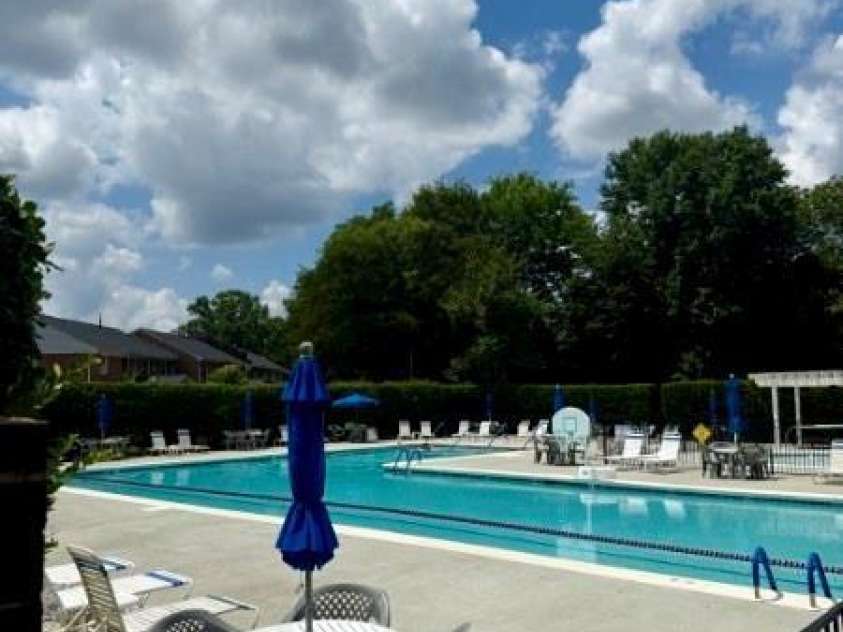 8060 Knights Bridge Road, Charlotte, NC 28210.  MLS# CAR4284800, YatesRealty ID 29488. 