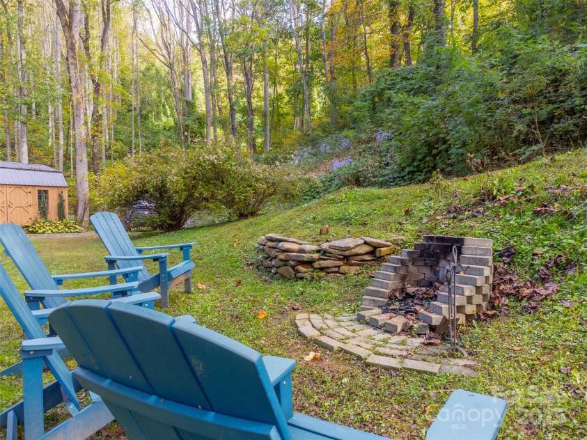 125 Nugget Lane, Sylva, NC 28779.  MLS# CAR4316160, YatesRealty ID 2949. 