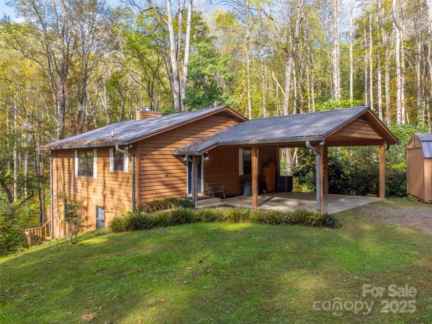 125 Nugget Lane, Sylva, NC 28779.  MLS# CAR4316160, YatesRealty ID 2949. 
