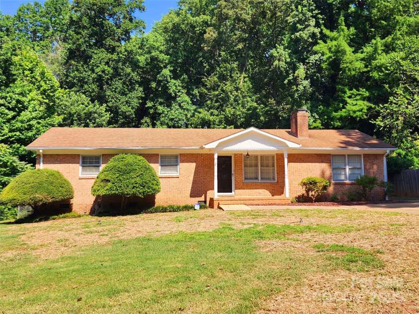 125 Circle Drive, Mount Holly, NC 28120.  MLS# CAR4276850, YatesRealty ID 29490. 