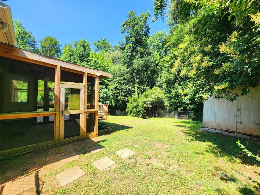 125 Circle Drive, Mount Holly, NC 28120.  MLS# CAR4276850, YatesRealty ID 29490. 