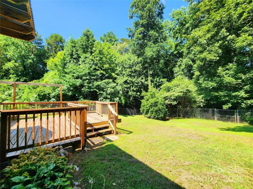 125 Circle Drive, Mount Holly, NC 28120.  MLS# CAR4276850, YatesRealty ID 29490. 