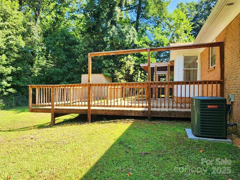 125 Circle Drive, Mount Holly, NC 28120.  MLS# CAR4276850, YatesRealty ID 29490. 