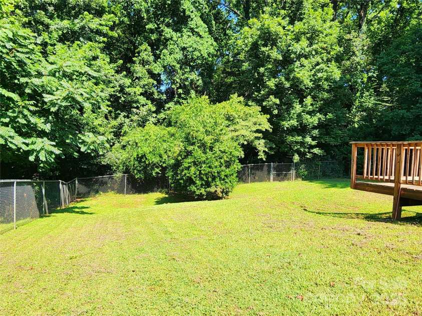 125 Circle Drive, Mount Holly, NC 28120.  MLS# CAR4276850, YatesRealty ID 29490. 