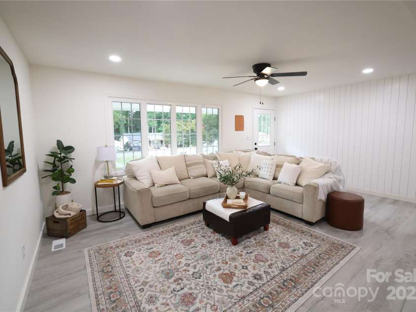 2518 Cove Creek Drive, Gastonia, NC 28056.  MLS# CAR4283051, YatesRealty ID 29491. 