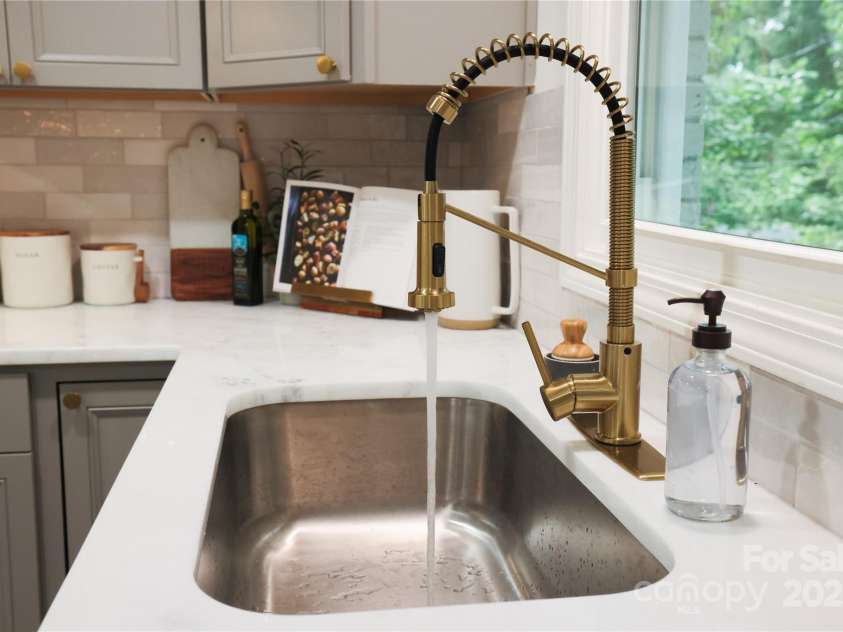 2518 Cove Creek Drive, Gastonia, NC 28056.  MLS# CAR4283051, YatesRealty ID 29491. 