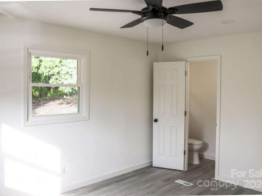 2518 Cove Creek Drive, Gastonia, NC 28056.  MLS# CAR4283051, YatesRealty ID 29491. 