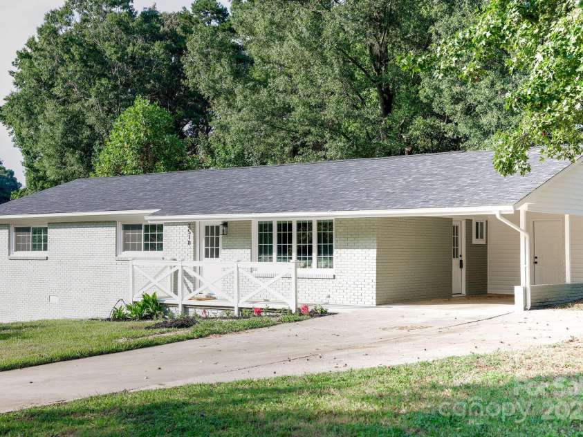 2518 Cove Creek Drive, Gastonia, NC 28056.  MLS# CAR4283051, YatesRealty ID 29491. 