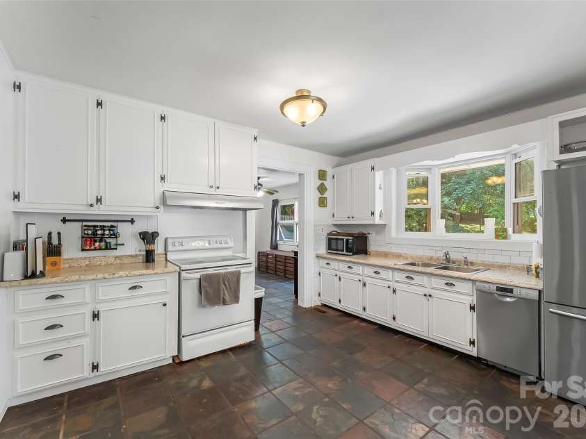 101 Falls Street, Morganton, NC 28655.  MLS# CAR4388949, YatesRealty ID 29492. 