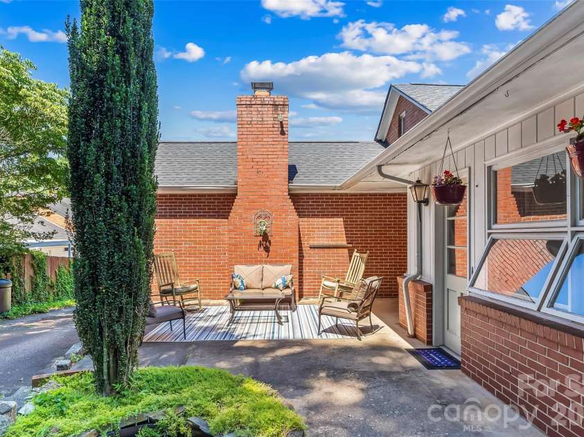 101 Falls Street, Morganton, NC 28655.  MLS# CAR4388949, YatesRealty ID 29492. 