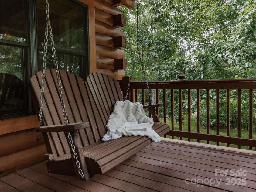 123 Chickadee Lane, Maggie Valley, NC 28751.  MLS# CAR4279318, YatesRealty ID 29494. 