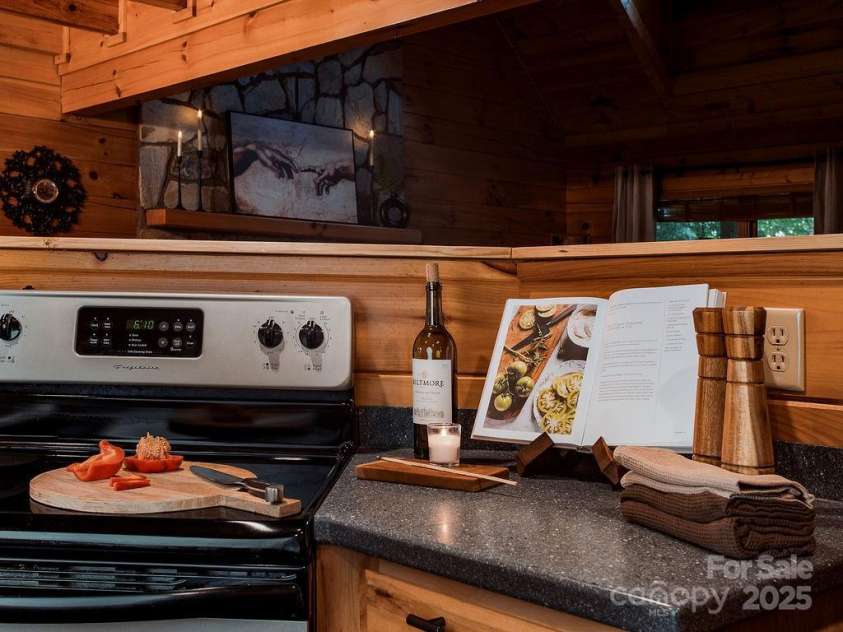 123 Chickadee Lane, Maggie Valley, NC 28751.  MLS# CAR4279318, YatesRealty ID 29494. 